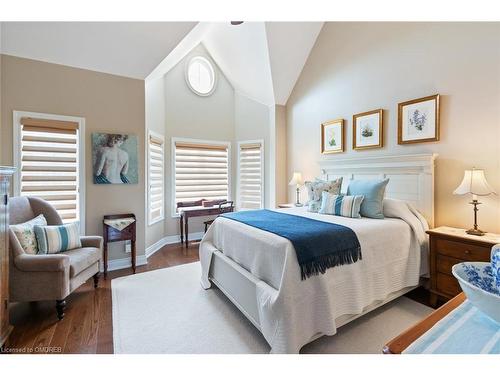 8-117 Nelson Street, Oakville, ON - Indoor Photo Showing Bedroom