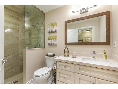 8-117 Nelson Street, Oakville, ON - Indoor Photo Showing Bathroom