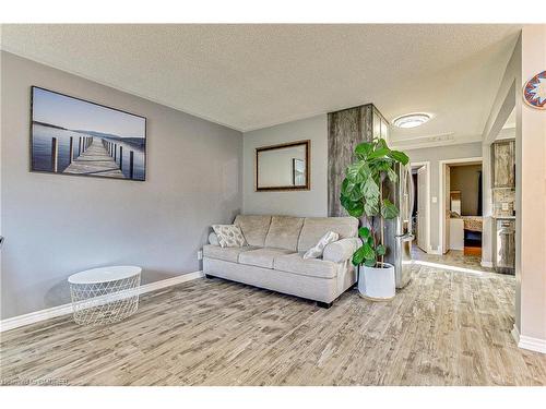 17B Lingwood Drive, Waterford, ON - Indoor Photo Showing Living Room