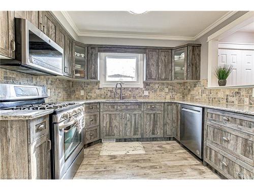 17B Lingwood Drive, Waterford, ON - Indoor Photo Showing Kitchen