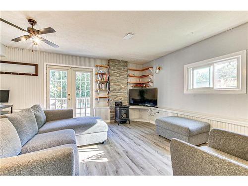 17B Lingwood Drive, Waterford, ON - Indoor Photo Showing Living Room