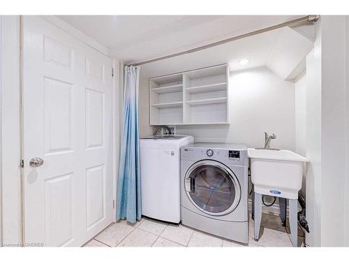 1033 Haig Boulevard, Mississauga, ON - Indoor Photo Showing Laundry Room