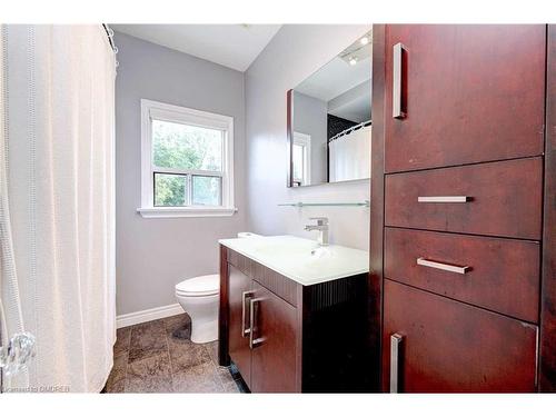 1033 Haig Boulevard, Mississauga, ON - Indoor Photo Showing Bathroom