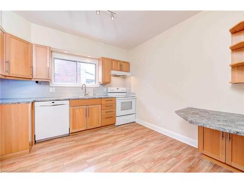 1033 Haig Boulevard, Mississauga, ON - Indoor Photo Showing Kitchen