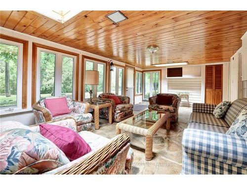 2022 Valens Road N, Hamilton, ON - Indoor Photo Showing Living Room