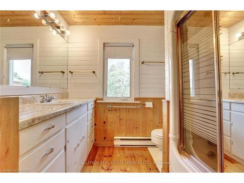 2022 Valens Road N, Hamilton, ON - Indoor Photo Showing Bathroom