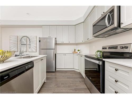 84-721 Lawrence Avenue West Avenue W, Toronto, ON - Indoor Photo Showing Kitchen With Double Sink