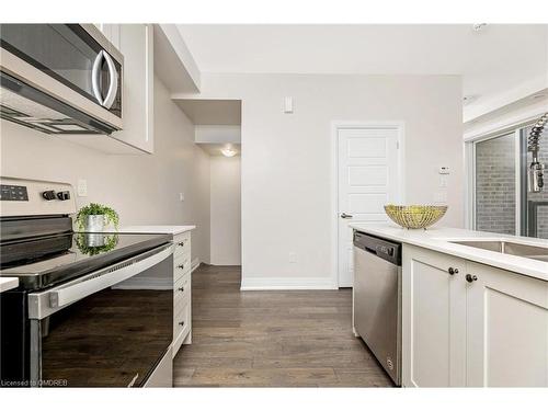 84-721 Lawrence Avenue West Avenue W, Toronto, ON - Indoor Photo Showing Kitchen