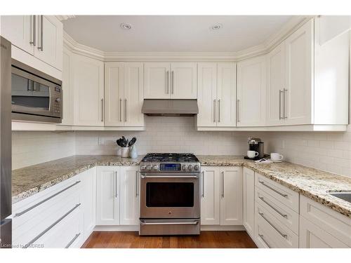 1038 Old Oak Drive, Oakville, ON - Indoor Photo Showing Kitchen With Upgraded Kitchen