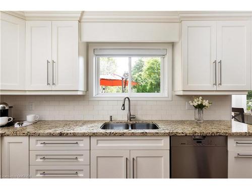 1038 Old Oak Drive, Oakville, ON - Indoor Photo Showing Kitchen With Double Sink With Upgraded Kitchen