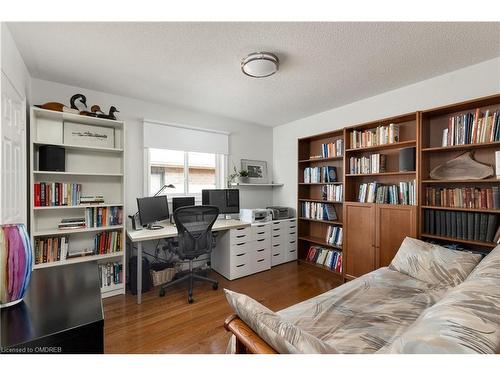 1038 Old Oak Drive, Oakville, ON - Indoor Photo Showing Living Room