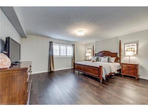 5488 Tenth Line W, Mississauga, ON - Indoor Photo Showing Bedroom