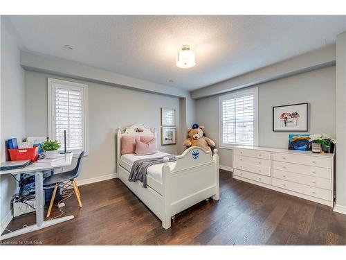 5488 Tenth Line W, Mississauga, ON - Indoor Photo Showing Bedroom