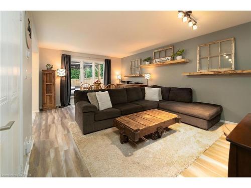 7657 Trackview Street, Niagara Falls, ON - Indoor Photo Showing Living Room