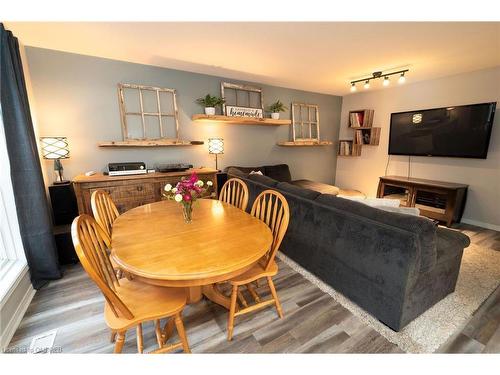 7657 Trackview Street, Niagara Falls, ON - Indoor Photo Showing Dining Room