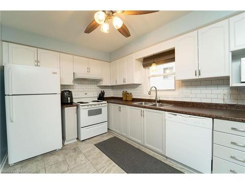 7657 Trackview Street, Niagara Falls, ON - Indoor Photo Showing Kitchen With Double Sink