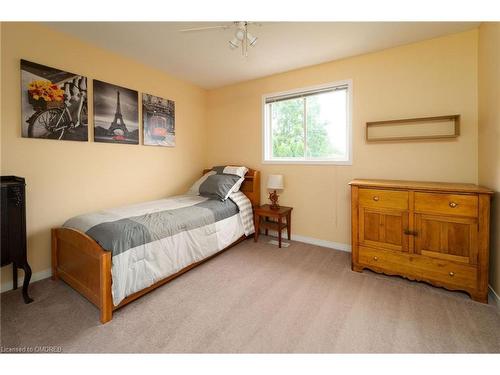 7657 Trackview Street, Niagara Falls, ON - Indoor Photo Showing Bedroom