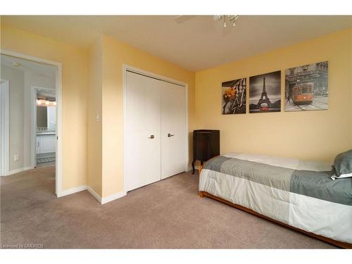 7657 Trackview Street, Niagara Falls, ON - Indoor Photo Showing Bedroom