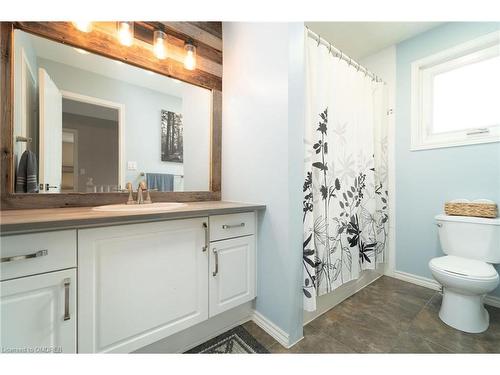 7657 Trackview Street, Niagara Falls, ON - Indoor Photo Showing Bathroom