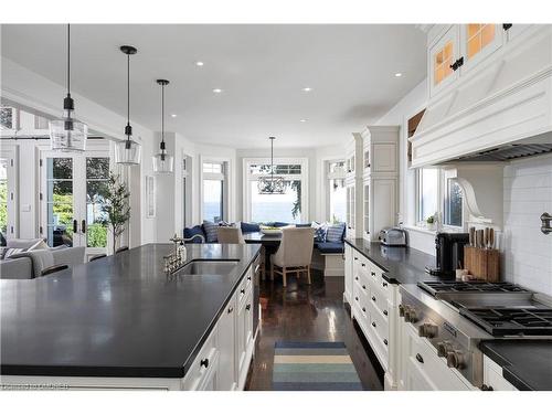 18 Holyrood Avenue, Oakville, ON - Indoor Photo Showing Kitchen With Upgraded Kitchen