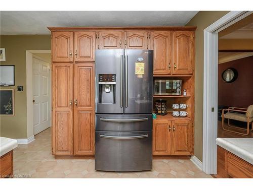 7102 Burbank Crescent, Niagara Falls, ON - Indoor Photo Showing Kitchen