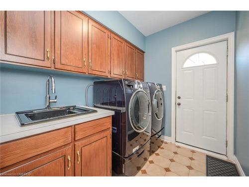 7102 Burbank Crescent, Niagara Falls, ON - Indoor Photo Showing Laundry Room