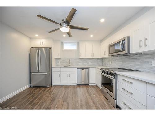 7102 Burbank Crescent, Niagara Falls, ON - Indoor Photo Showing Kitchen With Upgraded Kitchen