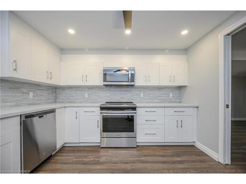 7102 Burbank Crescent, Niagara Falls, ON - Indoor Photo Showing Kitchen With Upgraded Kitchen