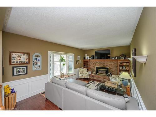 7102 Burbank Crescent, Niagara Falls, ON - Indoor Photo Showing Living Room With Fireplace