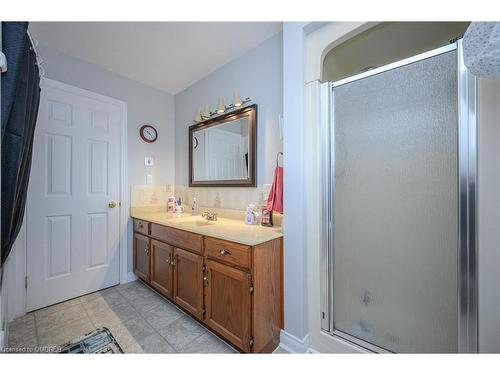 7102 Burbank Crescent, Niagara Falls, ON - Indoor Photo Showing Bathroom