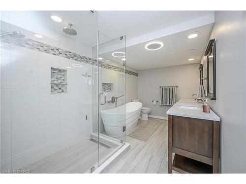 7102 Burbank Crescent, Niagara Falls, ON - Indoor Photo Showing Bathroom