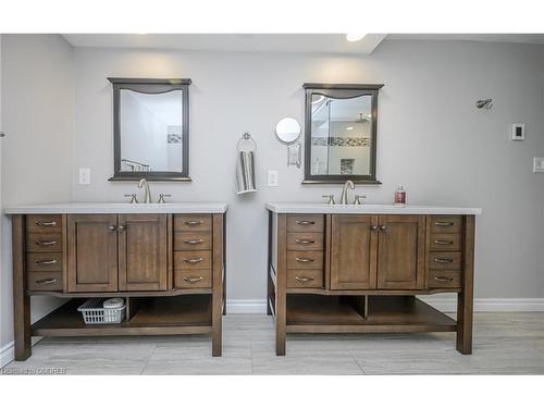 7102 Burbank Crescent, Niagara Falls, ON - Indoor Photo Showing Bathroom