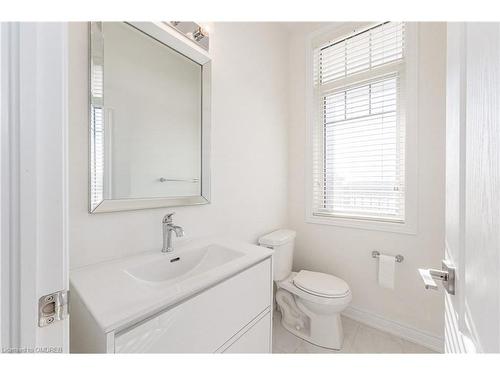 3895 Leonardo Street, Burlington, ON - Indoor Photo Showing Bathroom