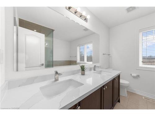 3895 Leonardo Street, Burlington, ON - Indoor Photo Showing Bathroom