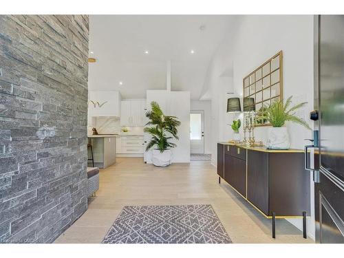 1569 Crediton Parkway, Mississauga, ON - Indoor Photo Showing Kitchen