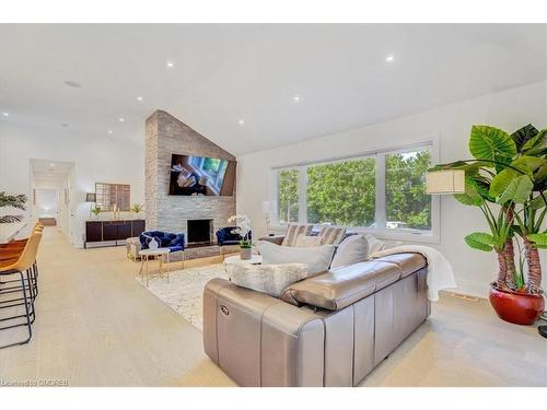 1569 Crediton Parkway, Mississauga, ON - Indoor Photo Showing Living Room With Fireplace