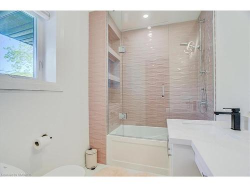 1569 Crediton Parkway, Mississauga, ON - Indoor Photo Showing Bathroom