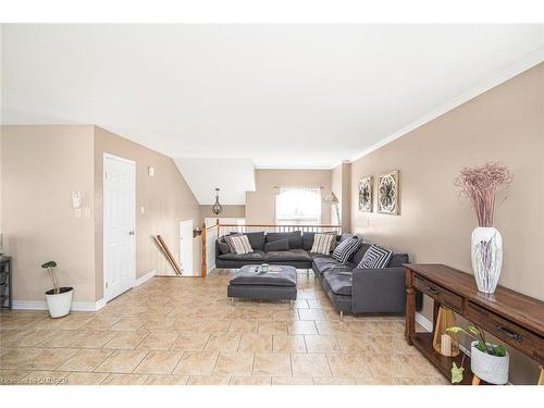 360 White Sands Drive, London, ON - Indoor Photo Showing Living Room