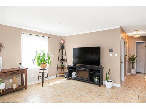 360 White Sands Drive, London, ON - Indoor Photo Showing Living Room