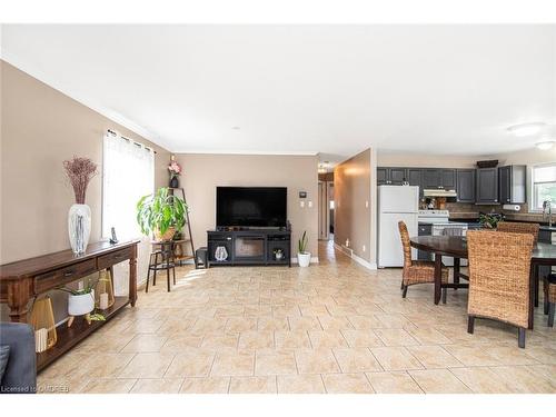 360 White Sands Drive, London, ON - Indoor Photo Showing Living Room