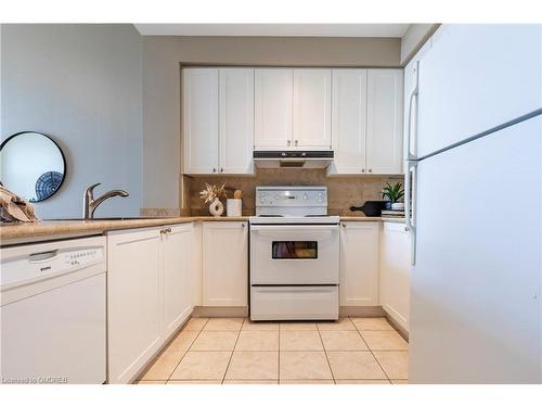 608-70 Port Street E, Mississauga, ON - Indoor Photo Showing Kitchen