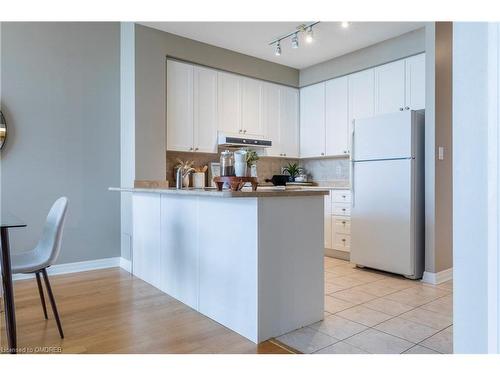 608-70 Port Street E, Mississauga, ON - Indoor Photo Showing Kitchen