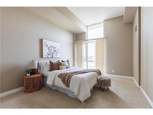 608-70 Port Street E, Mississauga, ON - Indoor Photo Showing Bedroom