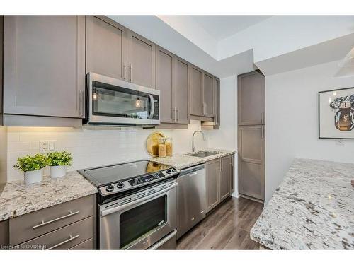 417-128 Garden Drive, Oakville, ON - Indoor Photo Showing Kitchen With Stainless Steel Kitchen With Upgraded Kitchen