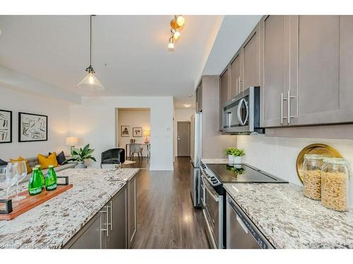 417-128 Garden Drive, Oakville, ON - Indoor Photo Showing Kitchen With Upgraded Kitchen