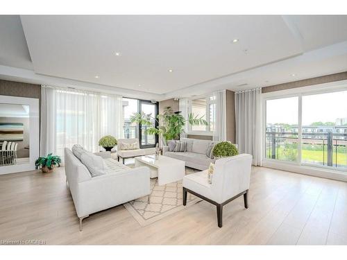 417-128 Garden Drive, Oakville, ON - Indoor Photo Showing Living Room