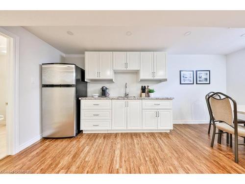 225 Andrews Trail, Milton, ON - Indoor Photo Showing Kitchen