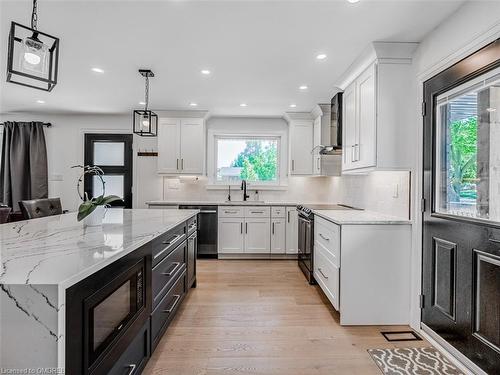 622 Braemore Road, Burlington, ON - Indoor Photo Showing Kitchen With Upgraded Kitchen