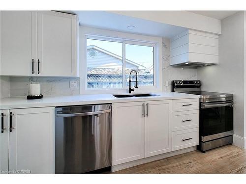 602 Jennifer Crescent, Burlington, ON - Indoor Photo Showing Kitchen With Double Sink