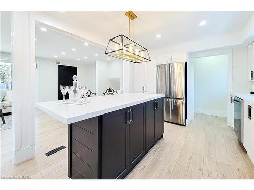 602 Jennifer Crescent, Burlington, ON - Indoor Photo Showing Kitchen